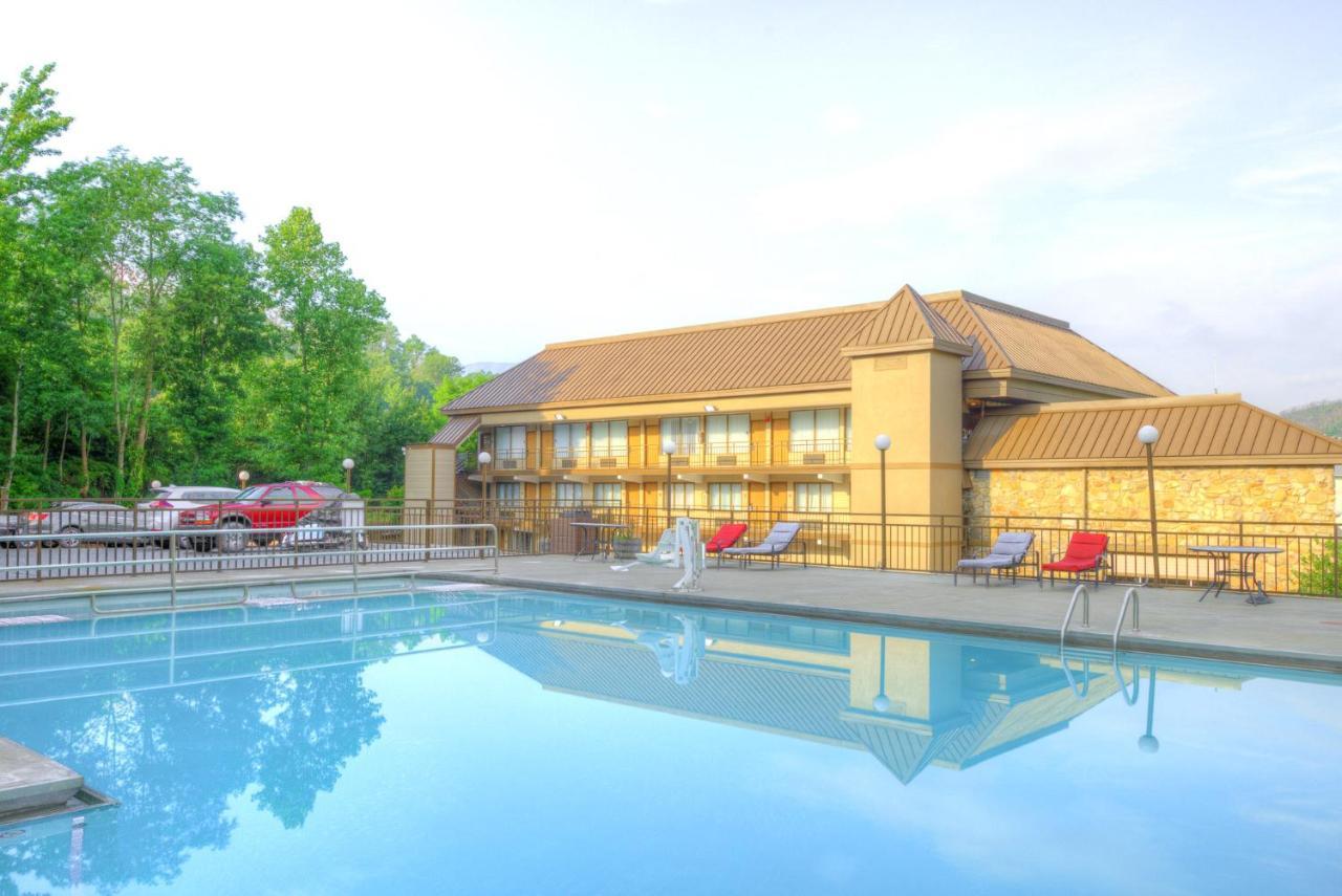Clarion Pointe Downtown Gatlinburg Hotel Exterior foto