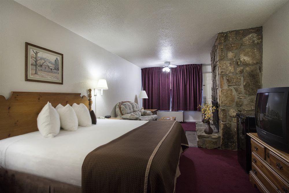 Clarion Pointe Downtown Gatlinburg Hotel Exterior foto